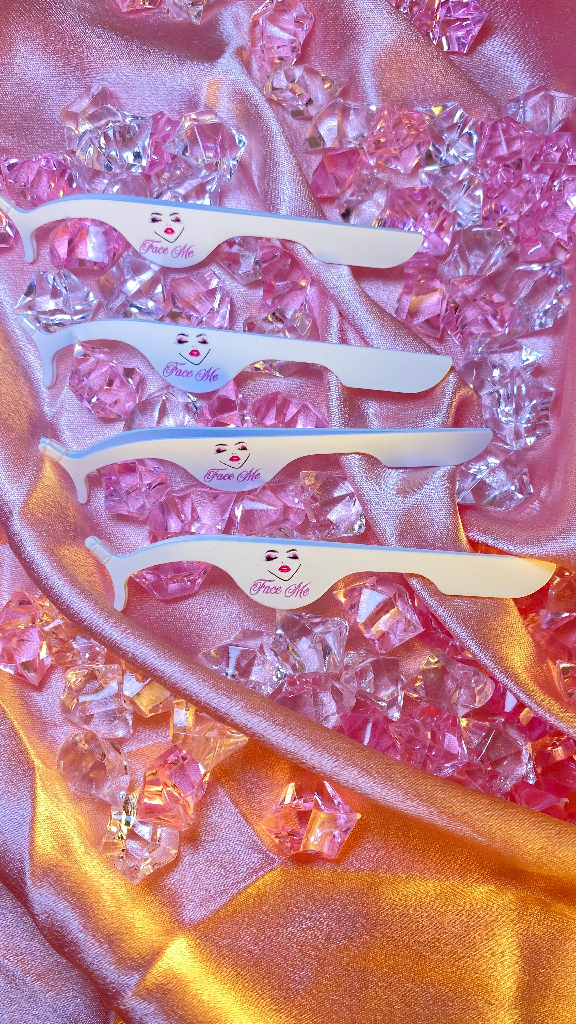 WHITE (FACE ME )TWEEZERS